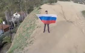 На Голливудских холмах за демонстрацию российского флага арестовали Тимати 