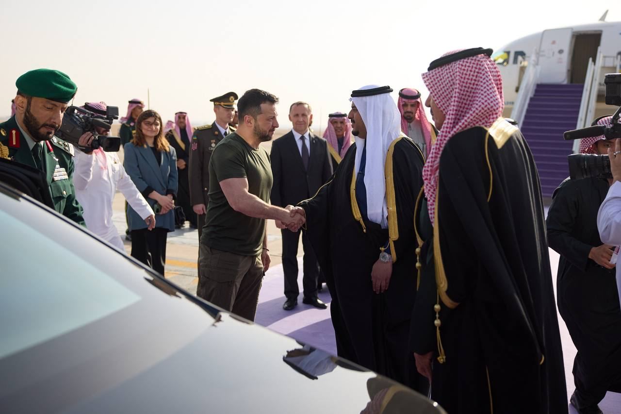​Зеленский в Саудовской Аравии: президент назвал две ключевые темы, с которыми поехал к Мухаммеду ибн Салману