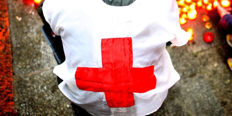 "Маленькая, но такая важная поддержка", - Красный Крест навестил украинских пленных в ОРДЛО, чтобы передать пасхальные передачи и забрать письма для их родных 