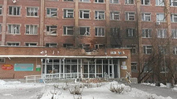Очевидцы: при попадании снаряда в горбольницу №3 в Донецке ранен врач