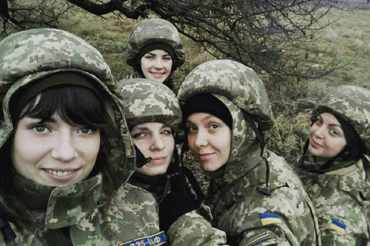 Не тільки медпрацівниці та снайперкині: Луценко озвучив новий підрозділ для жінок військовослужбовців
