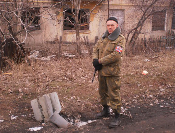 Без левой руки, с раздробленной головой и изуродованным телом: в Луганске боевик "ЛНР" подорвался при разборе неизвестного предмета
