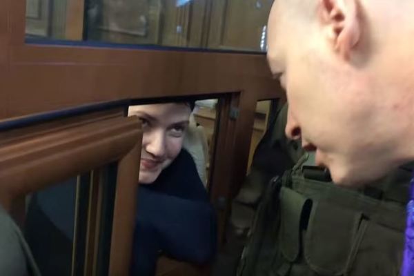 Савченко перешла на русский и "разгромила" Тимошенко и Зеленского в интервью Гордону из-за решетки - видео