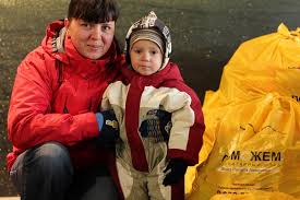 Гуманитарный штаб Ахметова привез в Кировское продуктовые и детские наборы