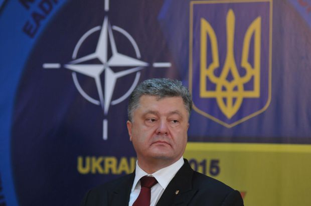 Вступление Украины в НАТО: Порошенко подписал исторический закон - в Кремле не находят слов для комментария