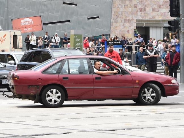 ​Трагедия в Мельбурне: после драки с поножовщиной мужчина въехал в толпу людей на машине – жертвами стали десятки людей