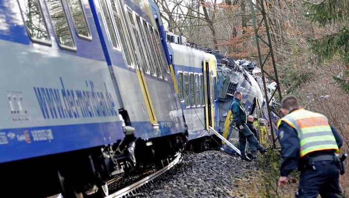 Жуткая авария в Германии: количество пострадавших пассажиров поезда выросло до 150 человек