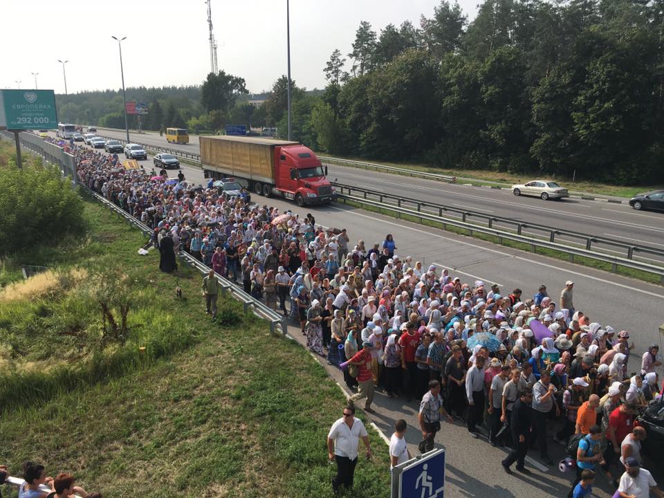 Официально: УПЦ МП пересмотрит формат крестного хода, но по Киеву маршрут паломников меняться не будет