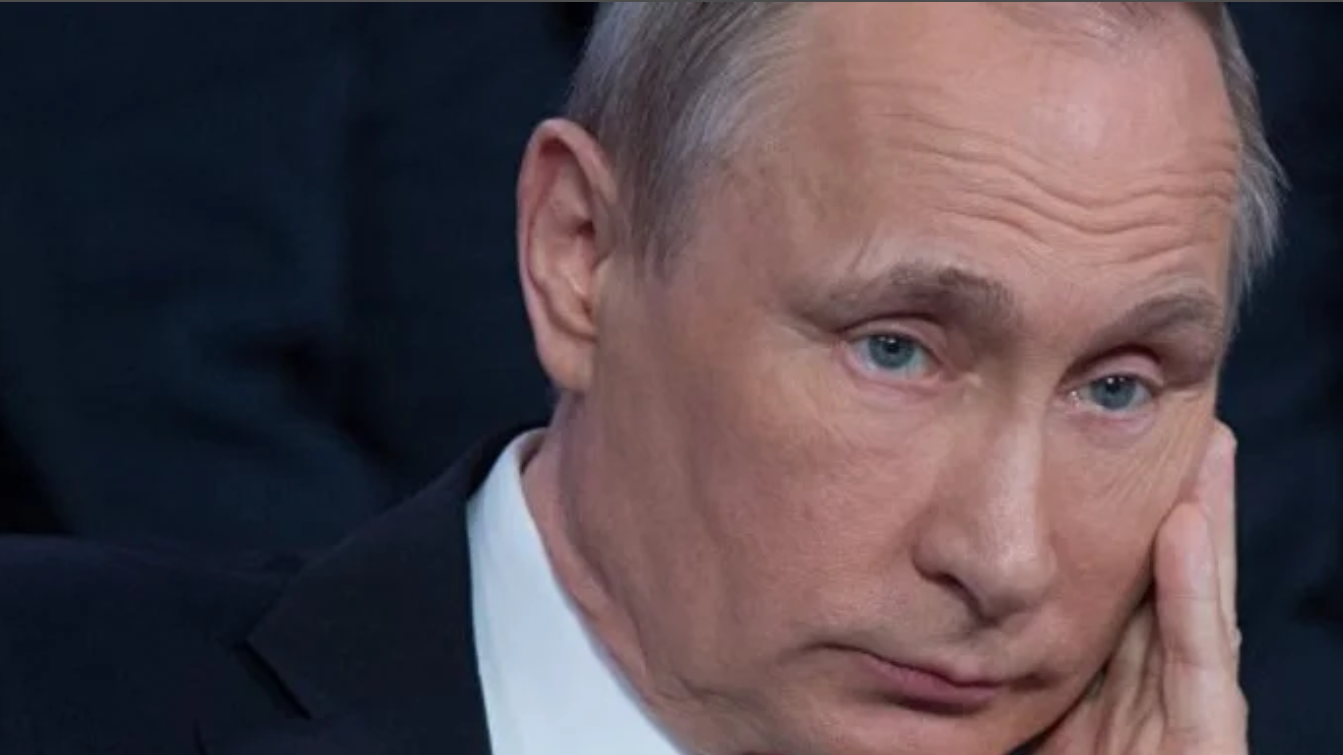 Неудачное фото Путина насмешило соцсети: главу Кремля застали врасплох