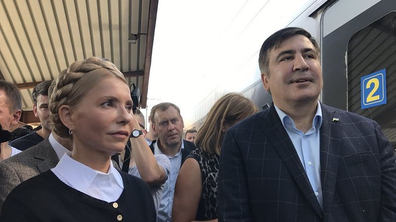 "Украина для них ценности не представляет - уничтожают себя, но гибнет страна. Ничему история не учит!" - соцсети в ярости от прорыва Саакашвили