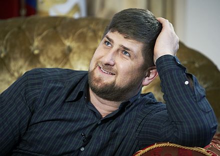 Чеченский лидер Кадыров рекламирует в соцсетях YotaPhone