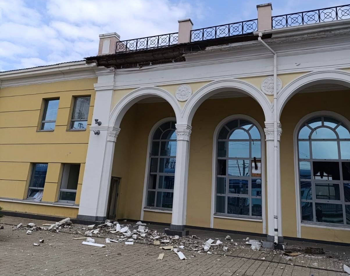 Армия РФ нанесла удары по Славянску – пострадала железнодорожная инфраструктура, есть раненые