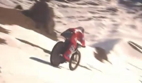 Велогонщик спустился с Альпийских гор на скорости 223 км/ч. Видео