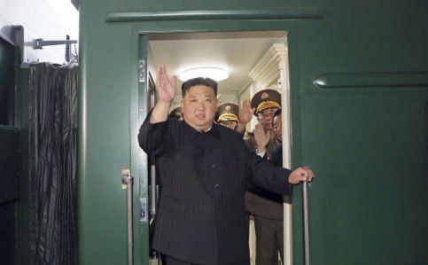 Лидер КНДР Ким Чен Ын приехал в Россию на переговоры с Путиным