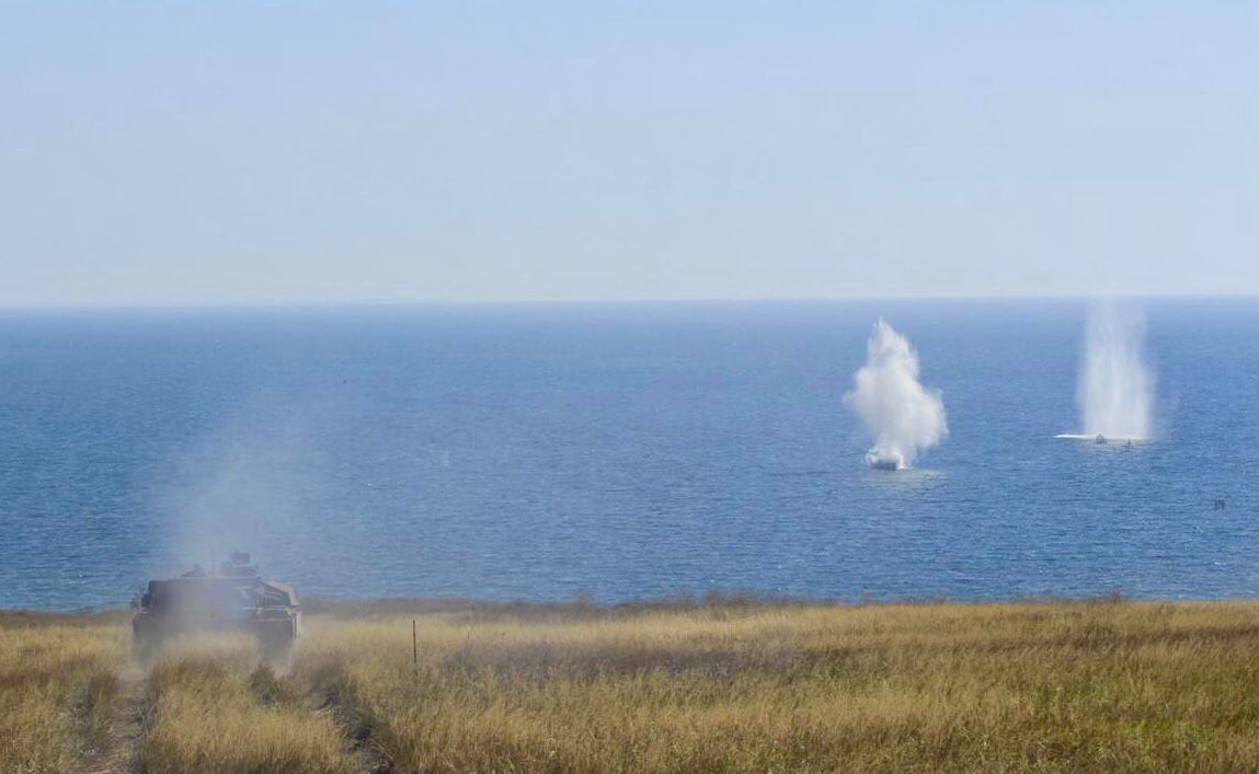 Танковый взвод "Азова" фронтальным огнем ликвидировал надводные цели "противника" вблизи Бердянска 
