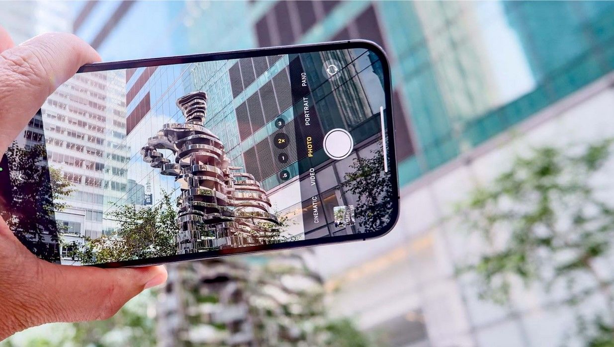 iPhone 15 Pro Max: почему флагман так популярен среди мобильных фотографов и видеоблогеров