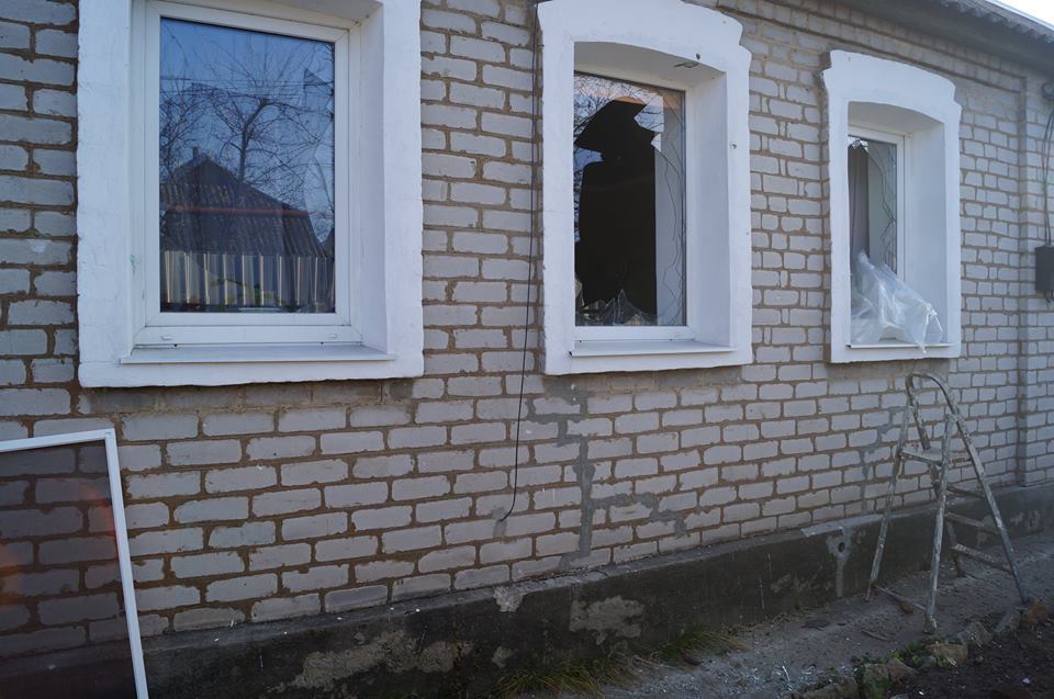 Последствия обстрелов оккупированной Брянки и жертвы среди мирного населения: опубликованные фото шокируют страшными разрушениями