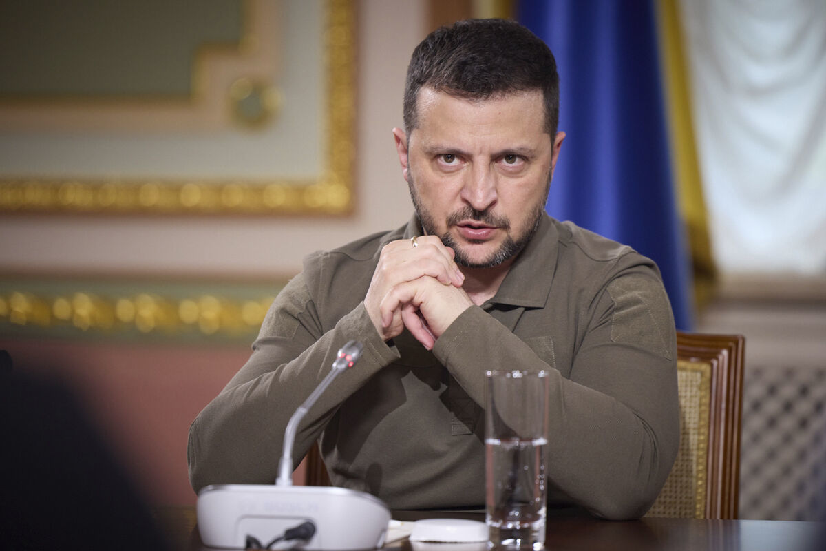 Зеленский дал срочное поручение Залужному: "Говорит вся страна"