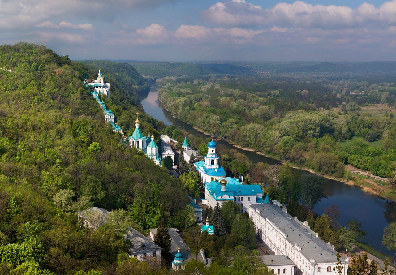 Свято святогорская лавра. Свято Успенская Лавра Святогорск. Свято-Успенский Святогорский монастырь Украины. Свято-Успенская Святогорская Лавра, Украина, г. Святогорск. Святогорский монастырь Святогорск.