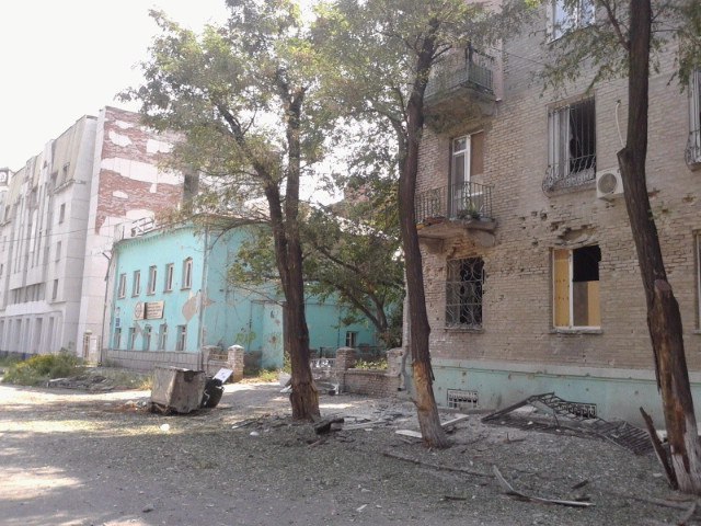Луганск сегодня: из областной больницы страшно выйти, люди узнают новости по радио 