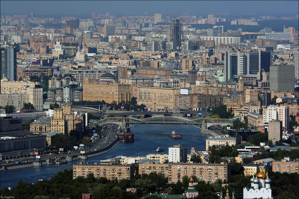 Москвичка-самоубийца выпрыгнула с грудным ребенком из окна: дитя погибло мгновенно