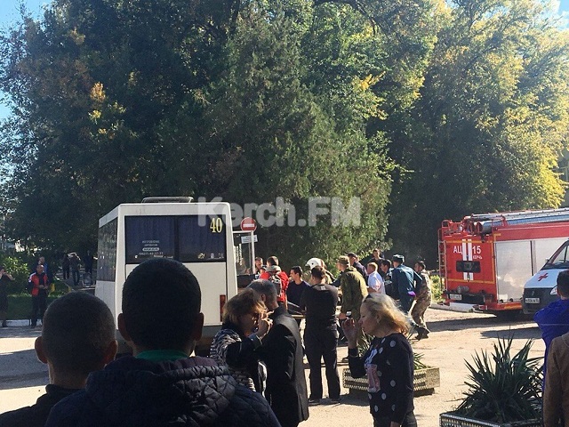 Взрыв в Крыму: в Сети появились кадры неумелой эвакуации раненых из-за взрывов в Керчи