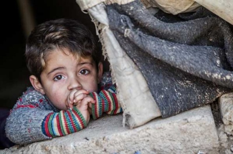 "Посмотрите на этого малыша, за что его убивают, что он сделал Асаду?" – душераздирающее видео из Алеппо с раненым ребенком взорвало Интернет