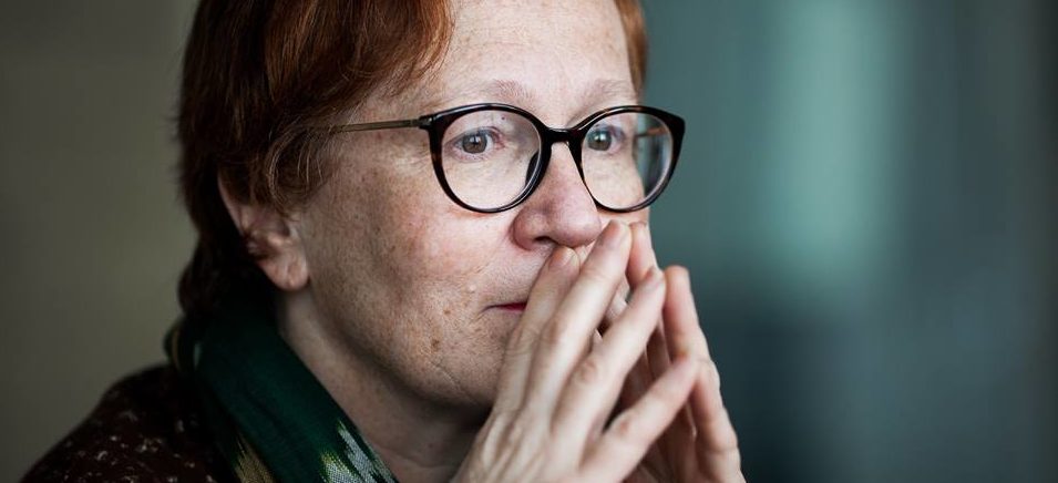 "Почему отключение соцсетей волнует вас больше, чем убитые в Украине люди? Мы все в крови украинцев, нам до конца дней стоять на коленях", - журналистку из РФ возмутило лицемерие сограждан