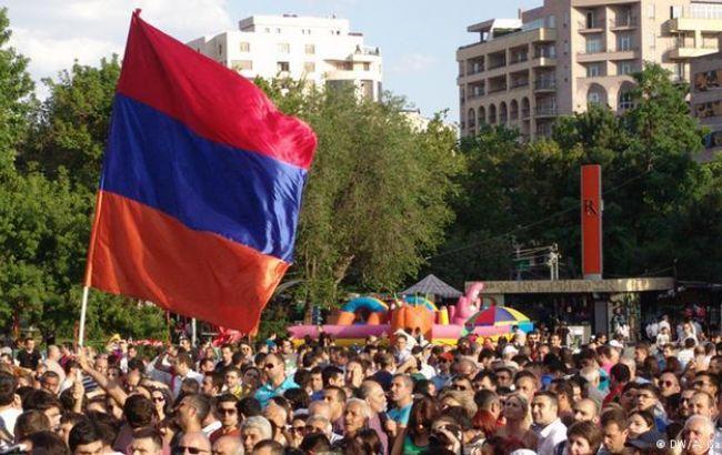 Россия обеспечит Армении $200 млн на оружие для разгона "майдана"