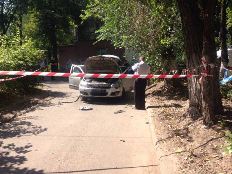 Взрыв машины в Днепре - в полиции рассказали о пострадавшей