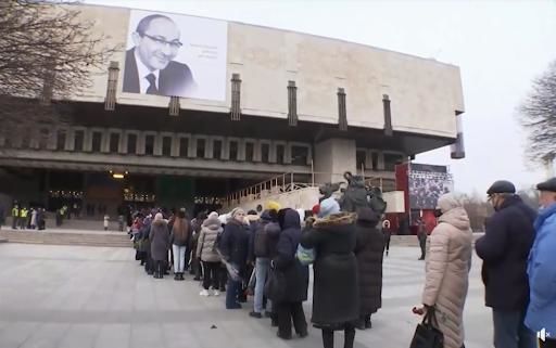 Соцсети удивлены прощанием с Кернесом в Харькове: людей больше, чем на похоронах воина ВСУ, погибшего в АТО