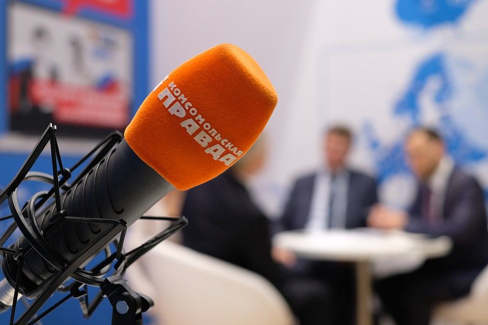 Радио кп. Комсомольская правда микрофон. Микрофон радио КП. Микрофон правда. Радио Комсомольская правда Петербург.