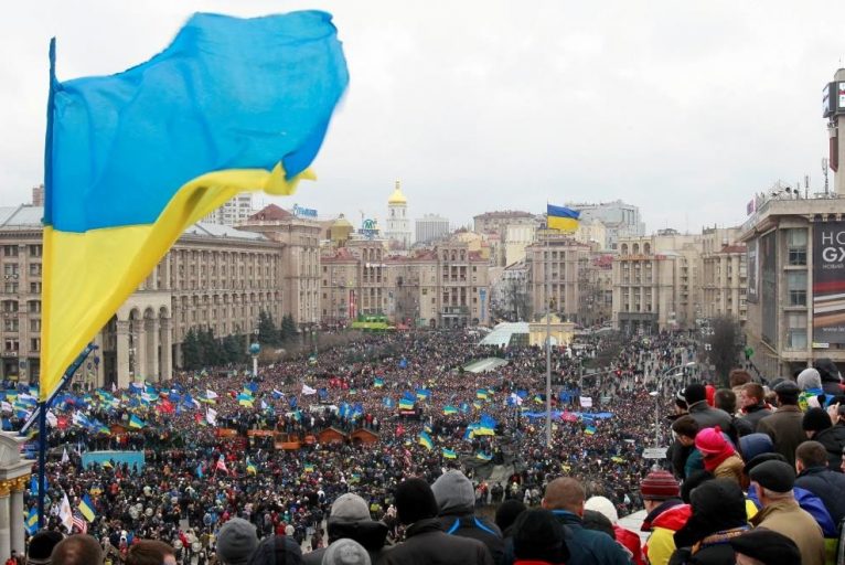 Протестующие с "Донбасса" посоветовали президенту Порошенко внести инициативу об импичменте: "Это не касается конкретно вашей личности, это касается нашего украинского народа"