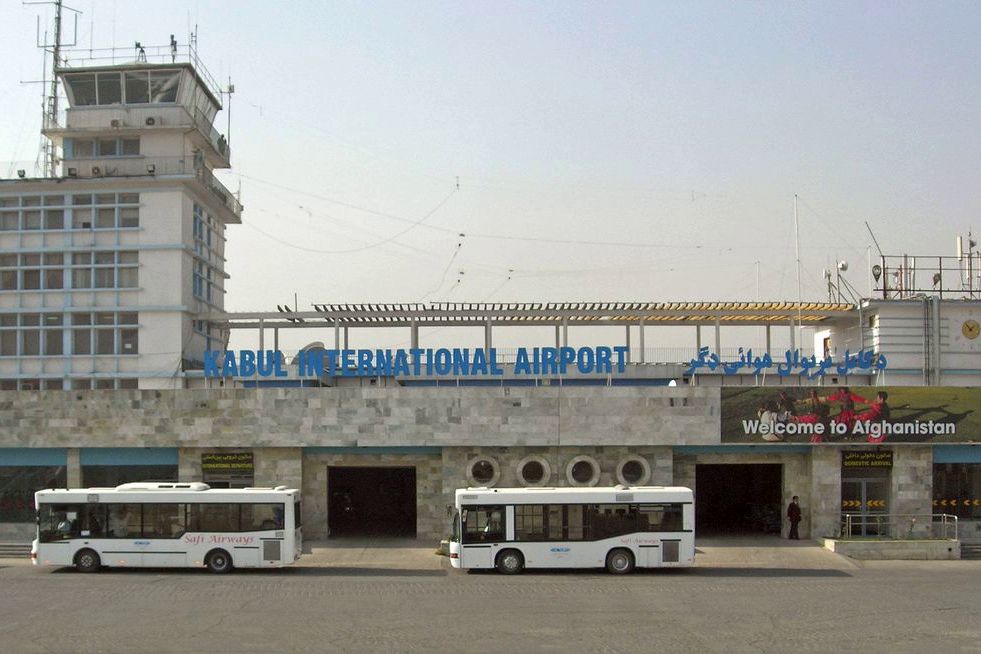 В аэропорт Кабула прибыл первый самолет после эвакуации войск США