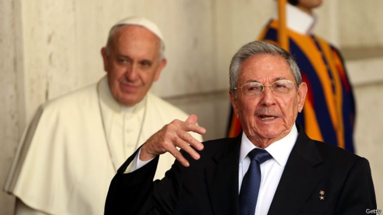 Рауль Кастро начнет молиться Богу после визита к Папе Римскому