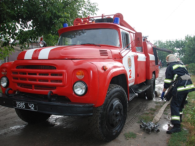 Летние грозы: в Николаеве молния подожгла дом и чуть не убила жильцов 