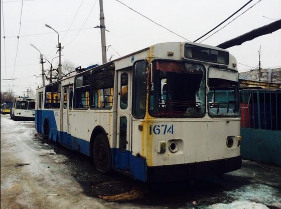 Как выглядит троллейбусный парк в Донецке после обстрела
