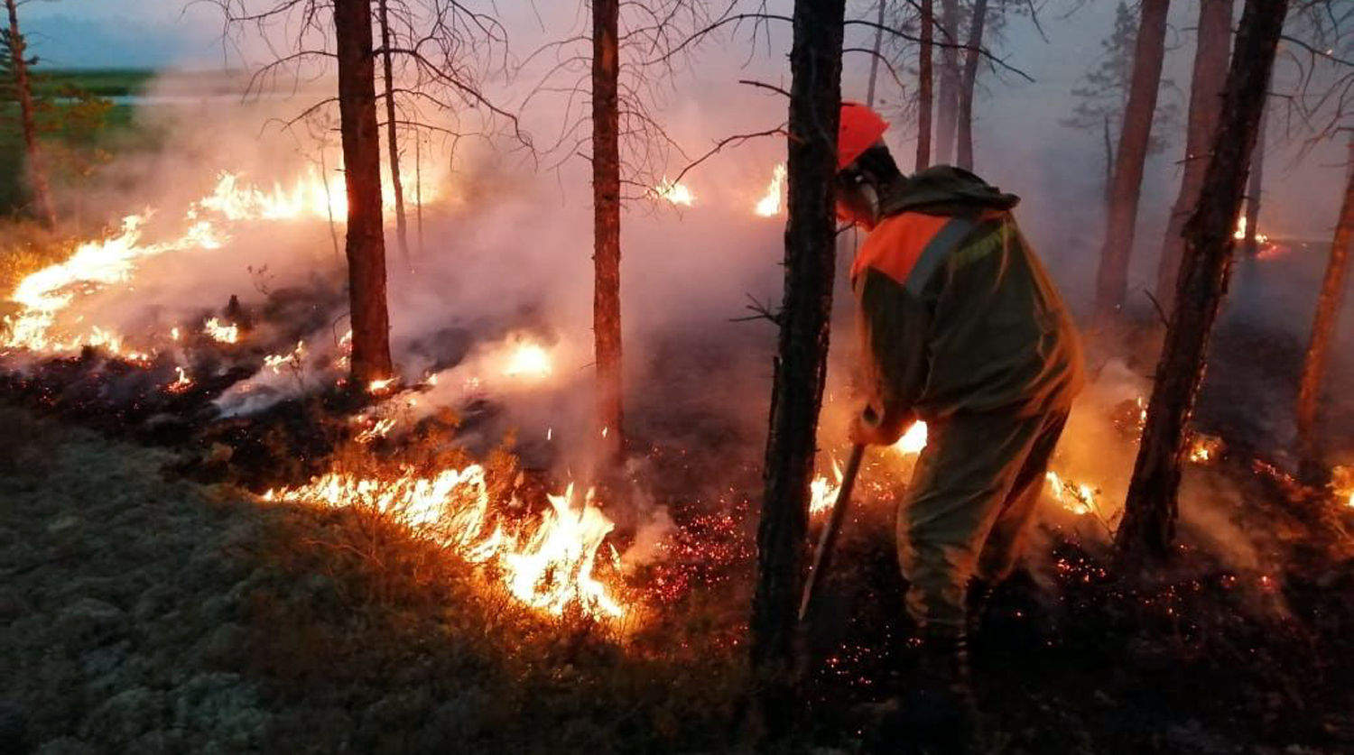 "Дышать нечем, спасите Якутию", - появились кадры лесных пожаров из космоса
