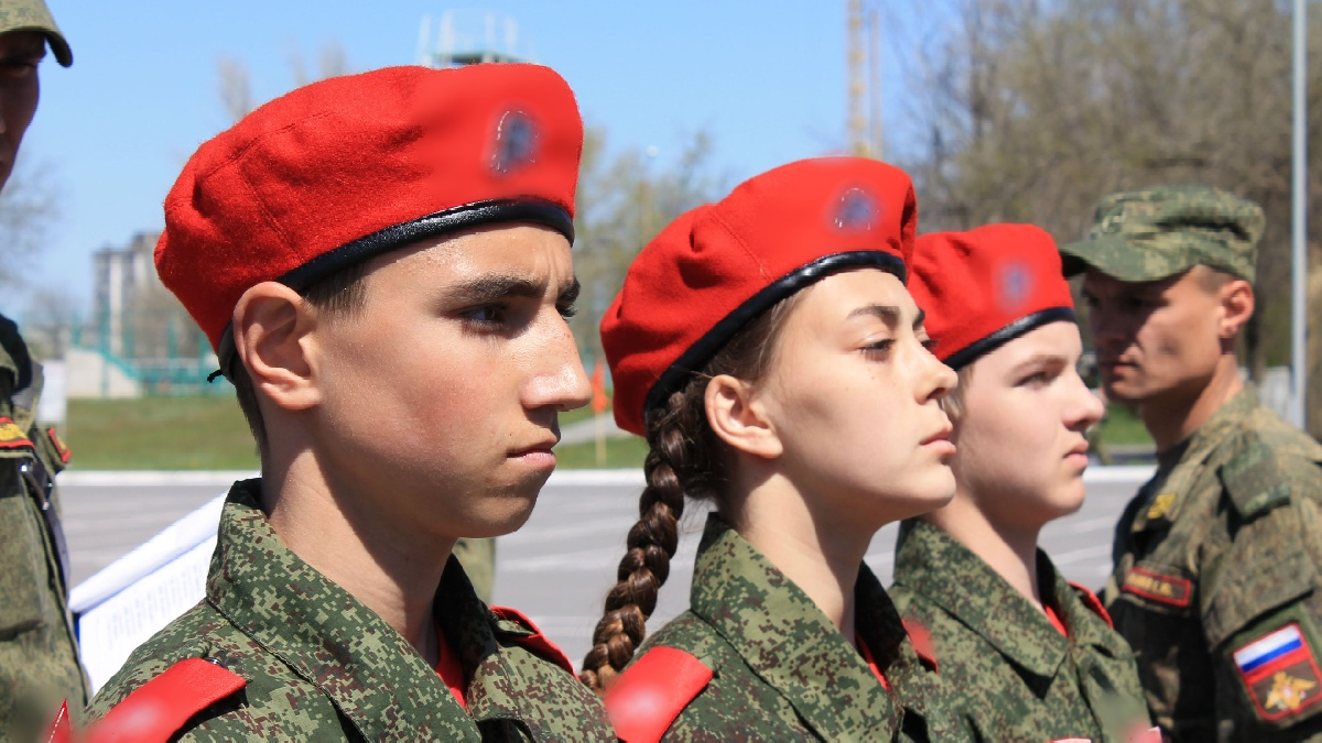 Кремль бросает в войну детей – в РФ активизируют "юнармию" и вербуют курсантов