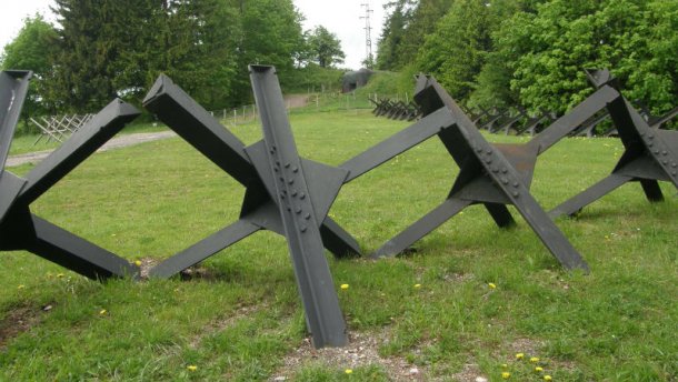 В ожидании агрессора: админграницу в Херсонщине на границе с оккупированным Крымом планируют укрепить противотанковыми ежами для защиты от вторжения армии РФ