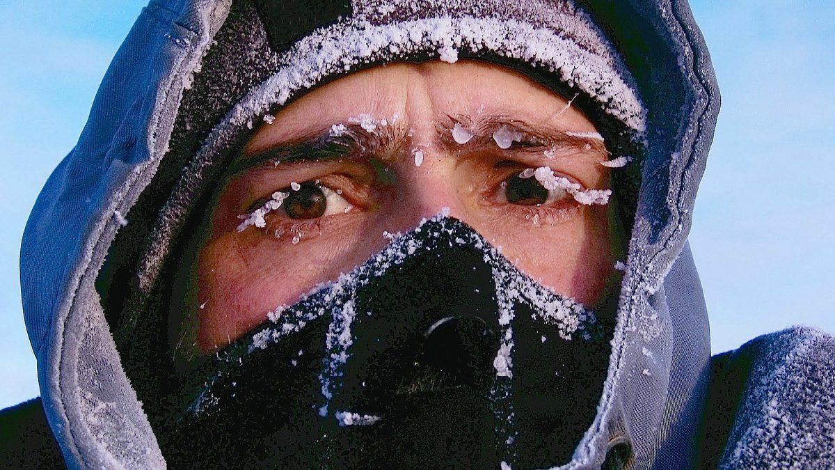 Один из самых опасных рисков зимы в Украине – холодовая травма: как помочь при переохлаждении