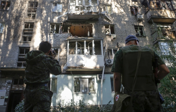 Мэрия: В Донецке не смолкают мощные взрывы и залпы, Киевский район остался без света
