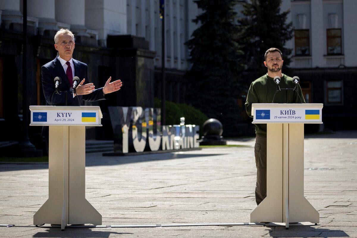 Інтрига дня: з якою метою Україну несподівано відвідав генсек НАТО Єнс Столтенберг
