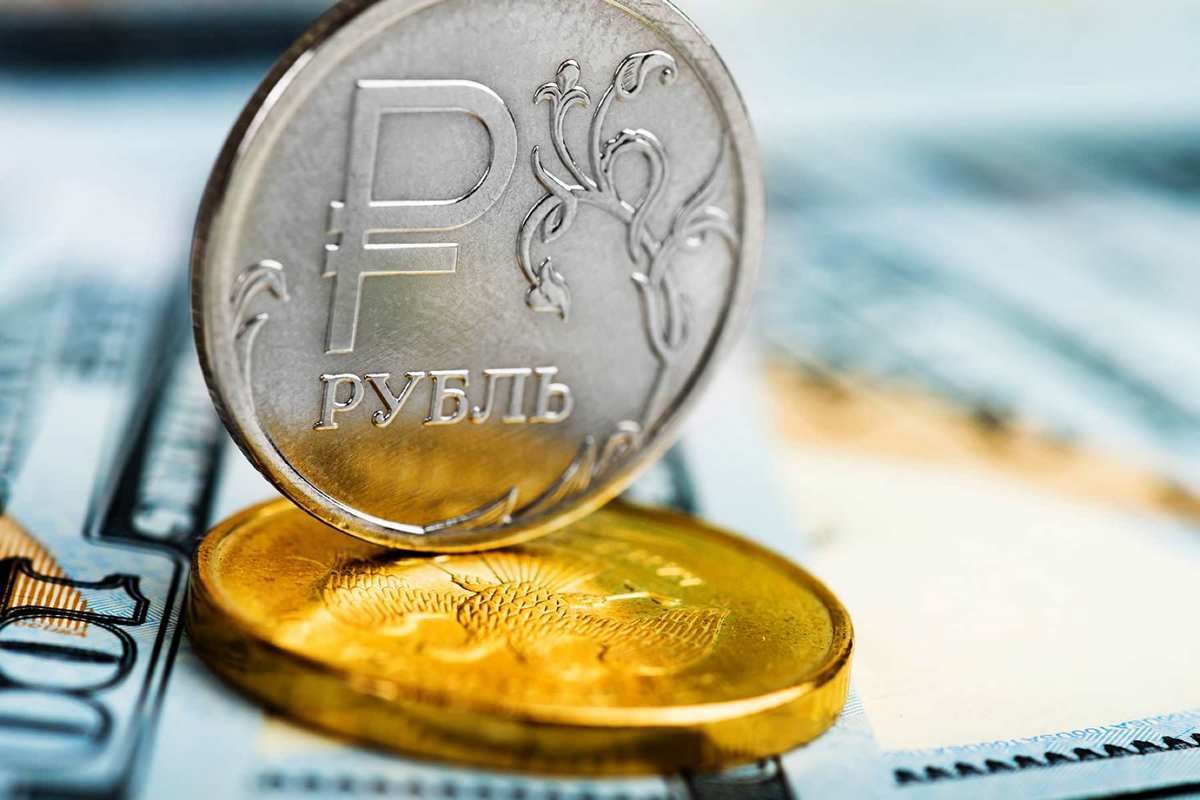Бюджет трещит по швам: в ЦБ РФ готовы к крайним мерам, чтобы сдержать "взбесившийся" рубль