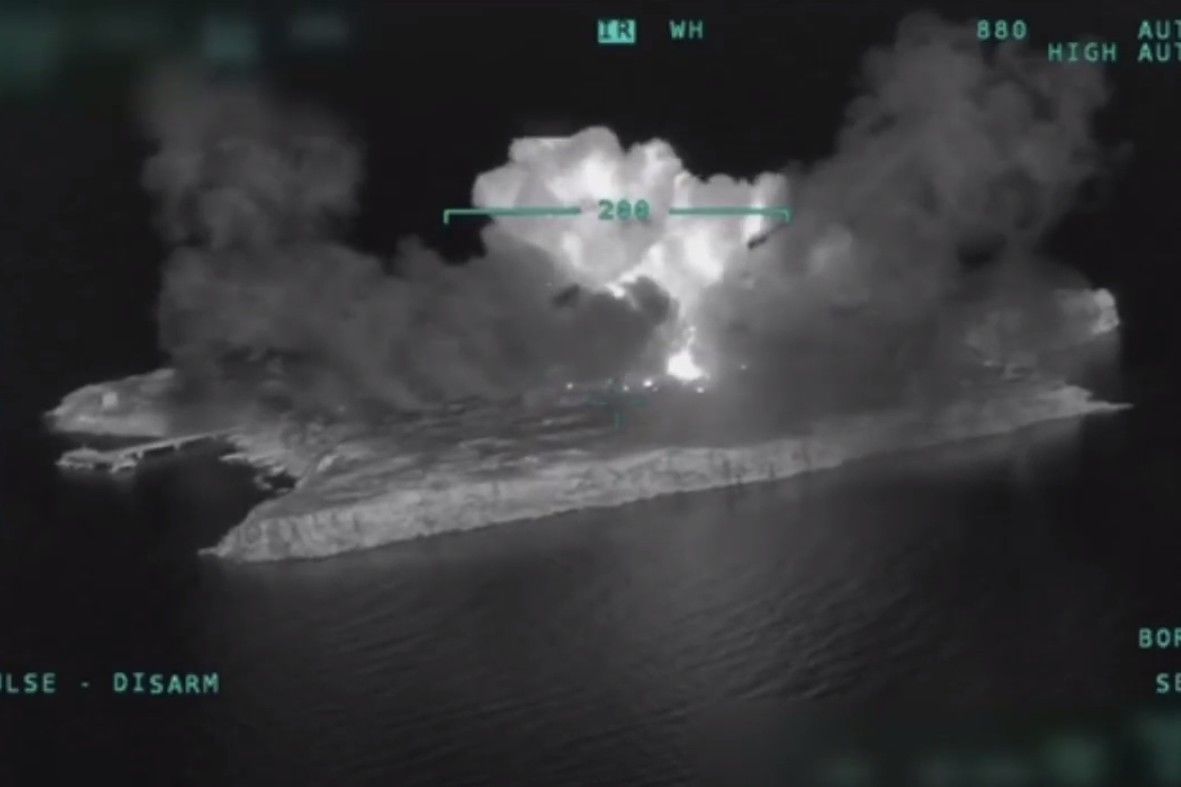 ​Пара Су-27 устроила огненный ад оккупантам на Змеином: опубликовано видео успешной операции ВВС Украины