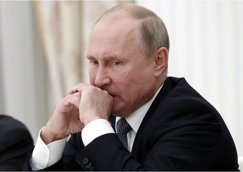 Точилка в виде стоящего на коленях голозадого Путина стала рекордсменом канцелярских продаж 