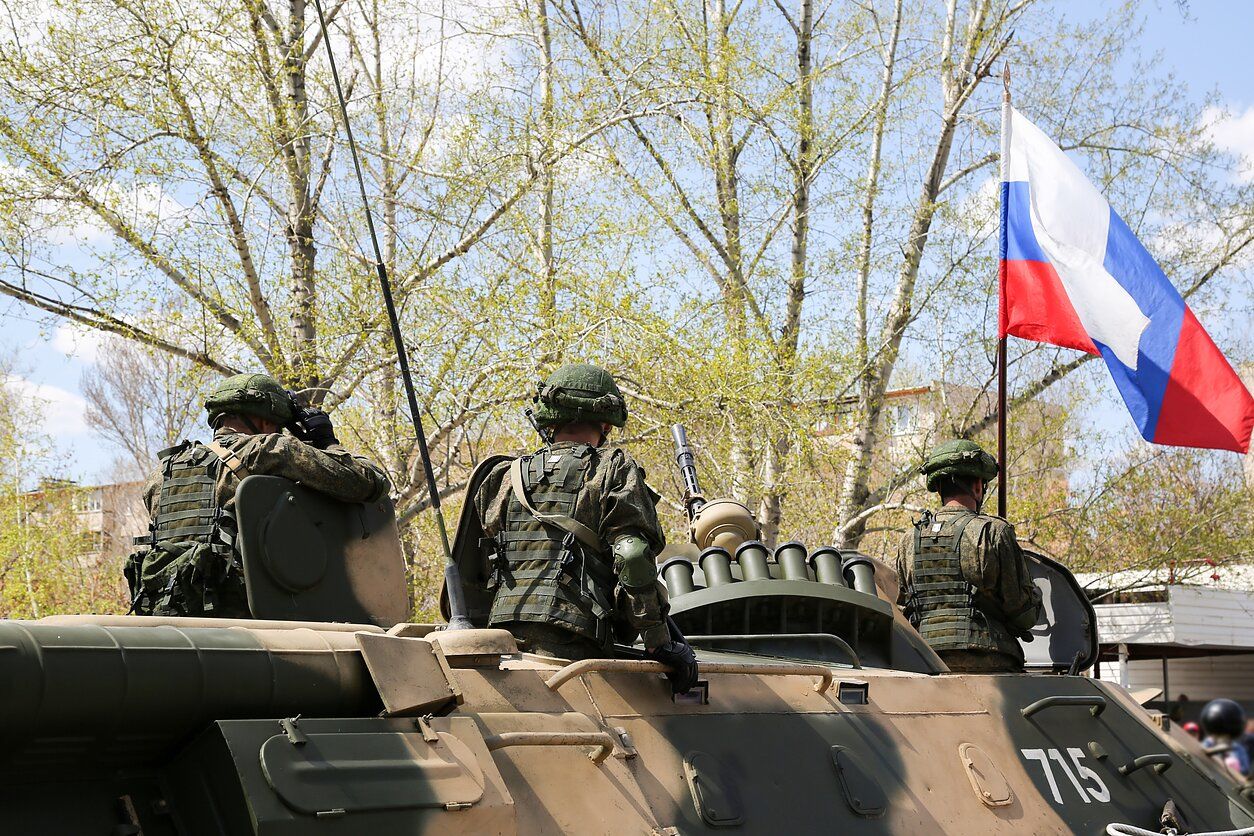 Трупи окупантів лежать на полі бою не дні, а місяці: опубліковано кадри з-під Бахмута