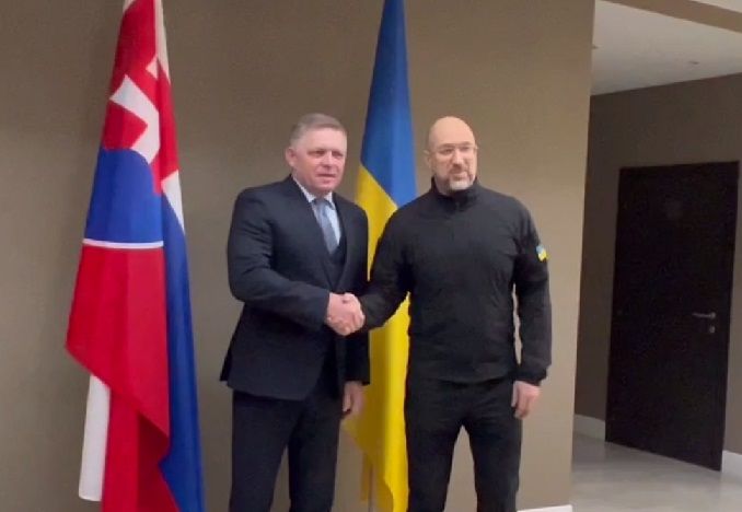 Премьер-министр Словакии Фицо, оскандалившийся заявлениями о войне в Украине, приехал в Ужгород