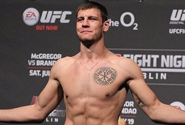 Предатель с флагом "ЛНР": боец UFC из Красного Луча Крылов хочет гражданство РФ и жалуется на обвинения в измене