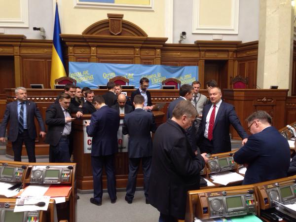 Гройсман объявил перерыв в работе Рады до 16:00